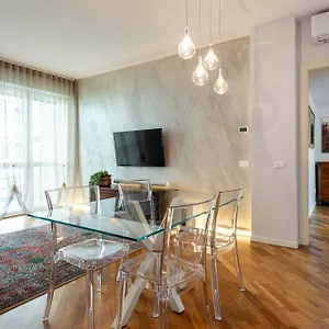 https://apt-beddreams-jacuzzi.italymilanhotels.net